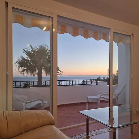 Luxury Duplex Penthouse 2 Living 3 Double Bedroom 4 Beds 4 Terraces Outstanding Sea & Mountain Views Apartment Sitio de Calahonda
