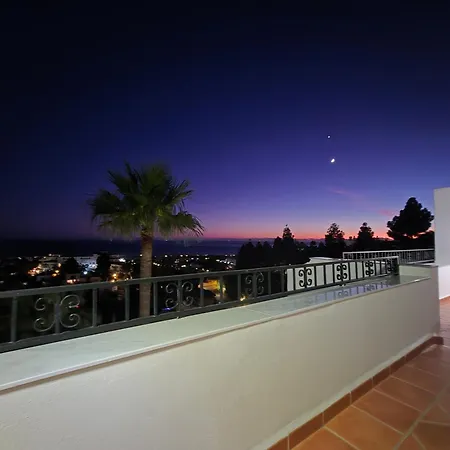 Luxury Duplex Penthouse 2 Living 3 Double Bedroom 4 Beds 4 Terraces Outstanding Sea & Mountain Views Apartment Sitio de Calahonda