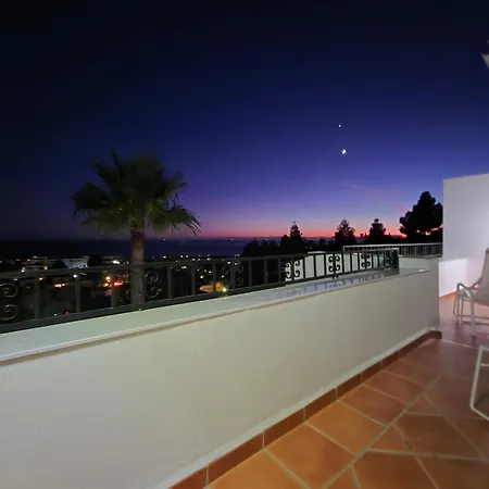 Luxury Duplex Penthouse 2 Living 3 Double Bedroom 4 Beds 4 Terraces Outstanding Sea & Mountain Views * Sitio de Calahonda