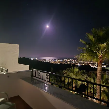 Luxury Duplex Penthouse 2 Living 3 Double Bedroom 4 Beds 4 Terraces Outstanding Sea & Mountain Views * Sitio de Calahonda