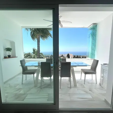 Luxury Duplex Penthouse 2 Living 3 Double Bedroom 4 Beds 4 Terraces Outstanding Sea & Mountain Views Sitio de Calahonda